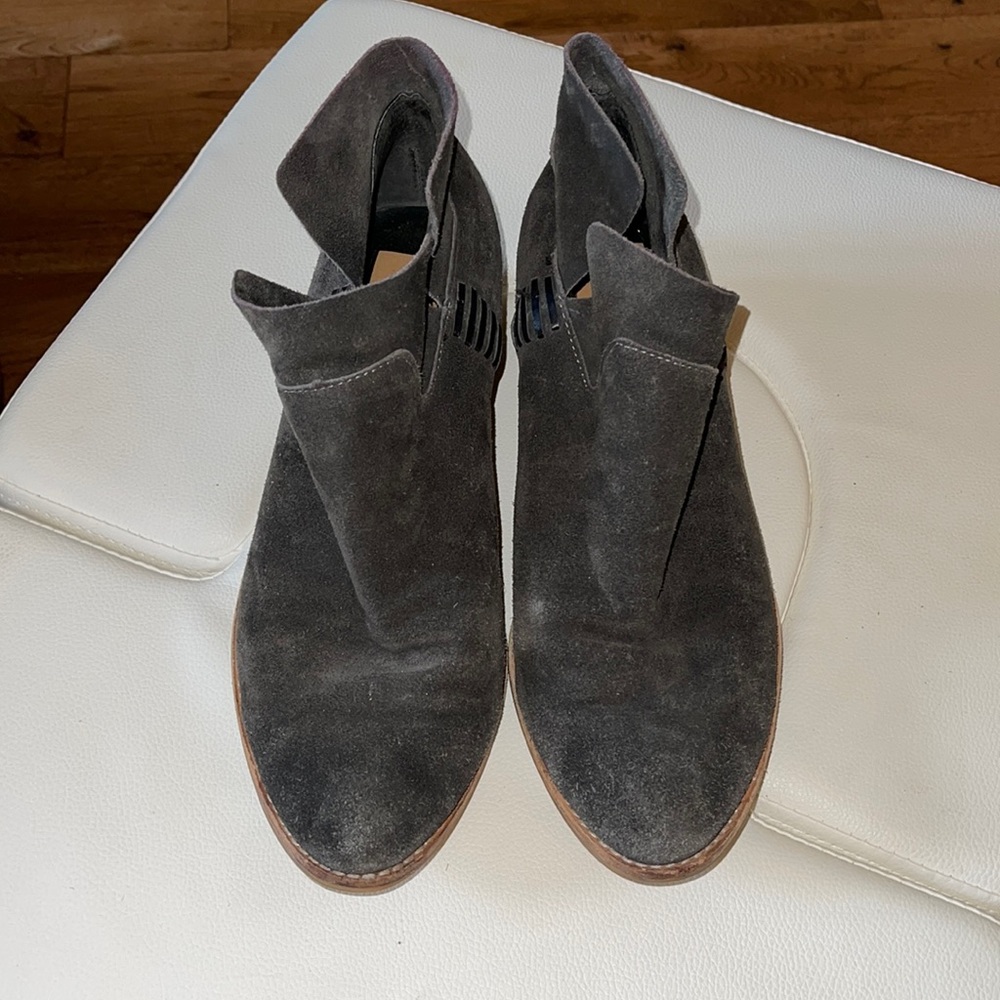7.5 dolce vita suede bootie